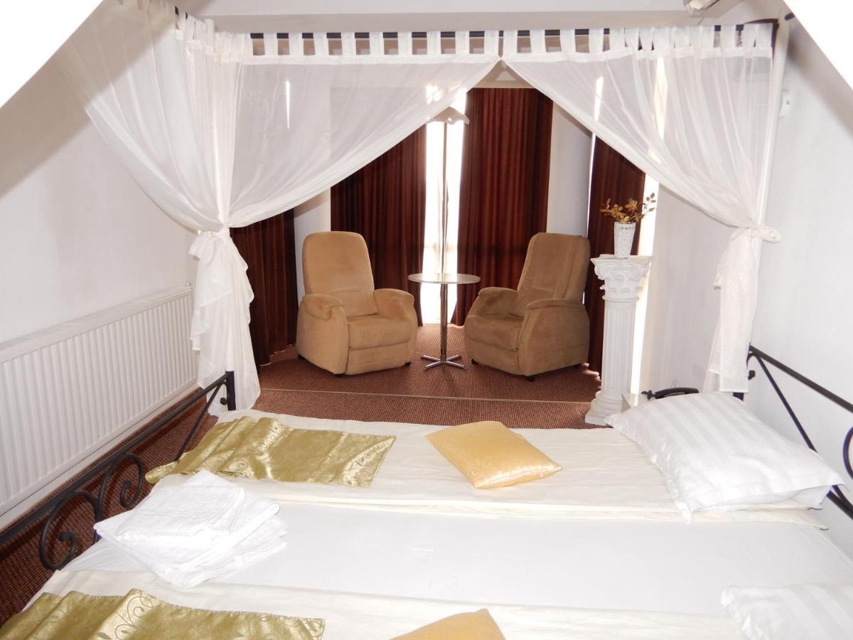Rhc Royal Hotel Орадеа Екстериор снимка