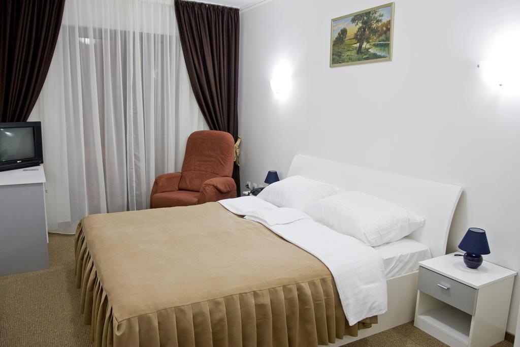 Rhc Royal Hotel Орадеа Екстериор снимка