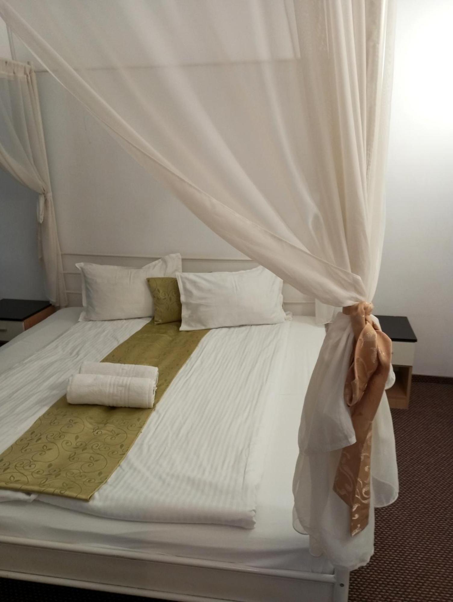 Rhc Royal Hotel Орадеа Екстериор снимка