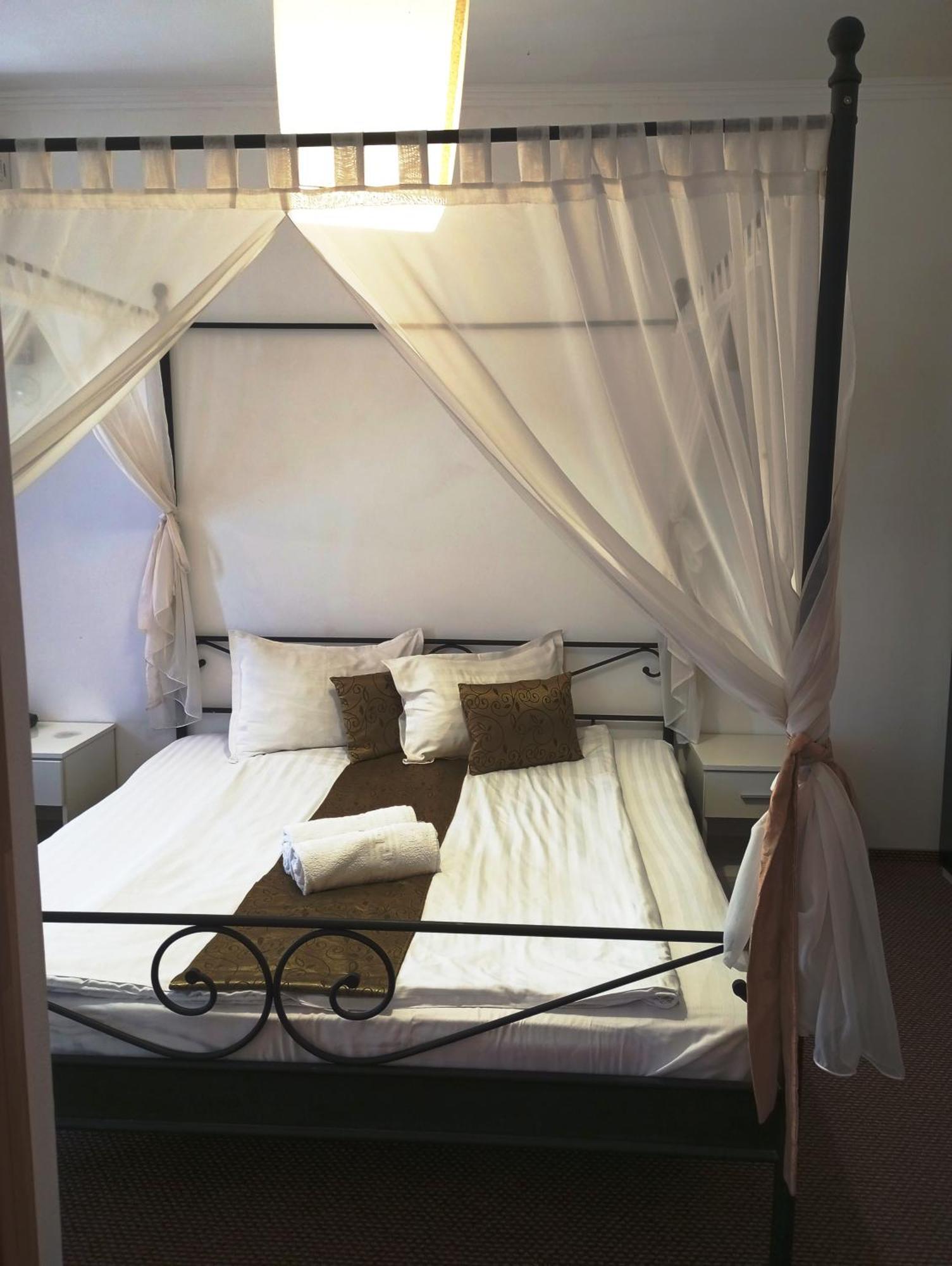 Rhc Royal Hotel Орадеа Екстериор снимка