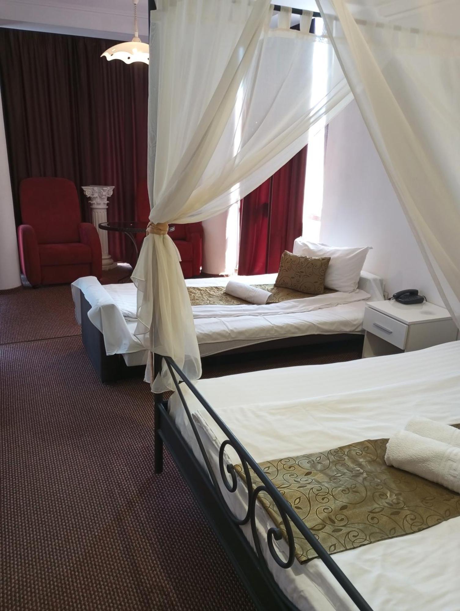 Rhc Royal Hotel Орадеа Екстериор снимка