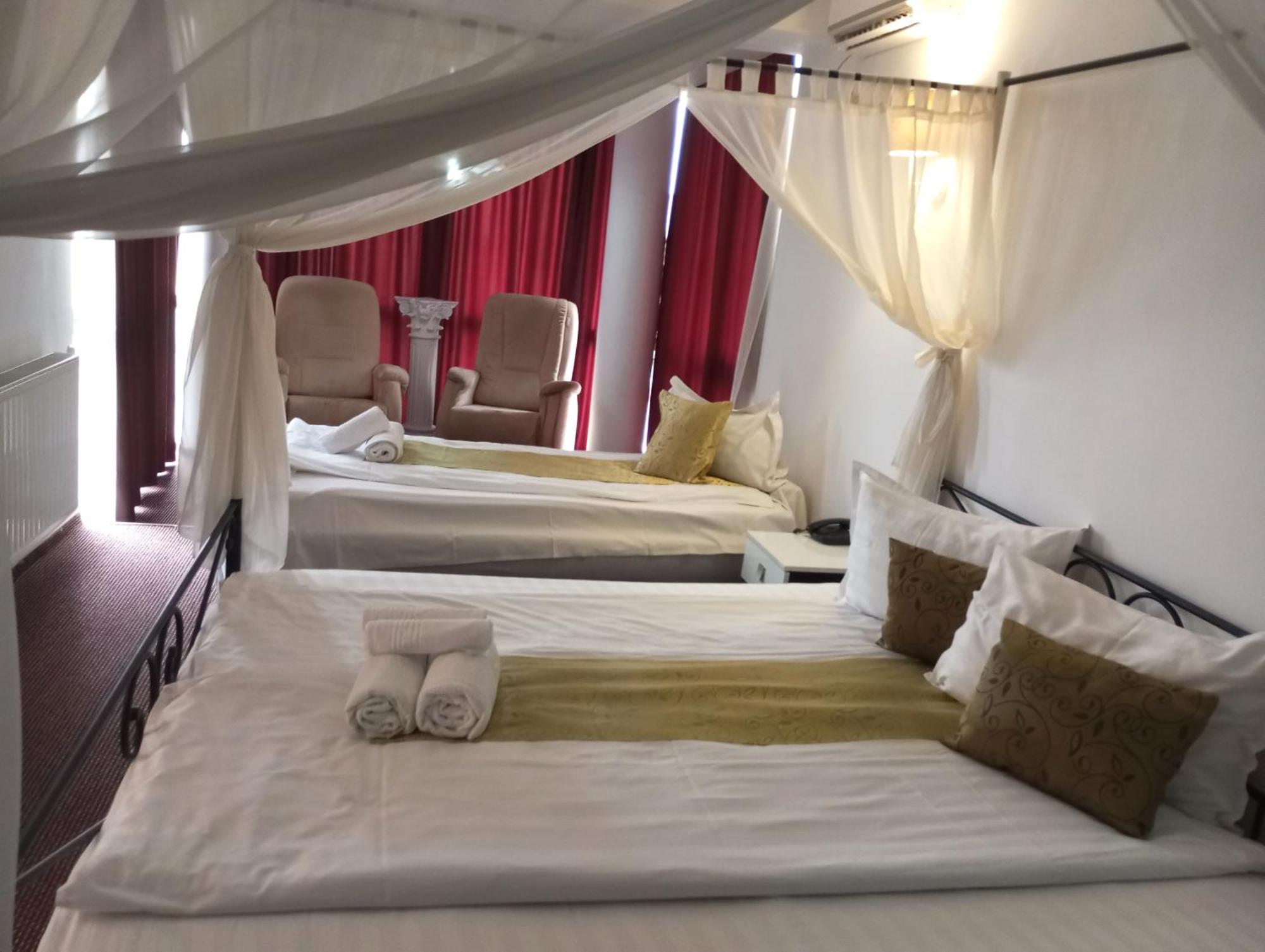 Rhc Royal Hotel Орадеа Екстериор снимка