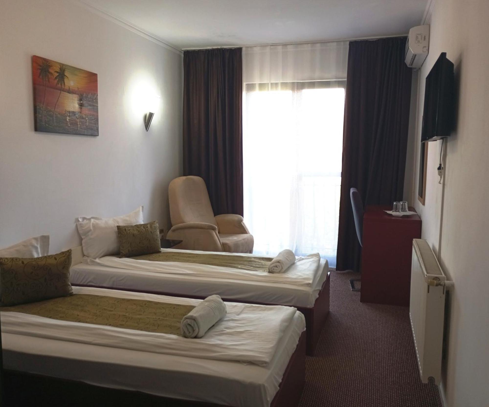 Rhc Royal Hotel Орадеа Екстериор снимка