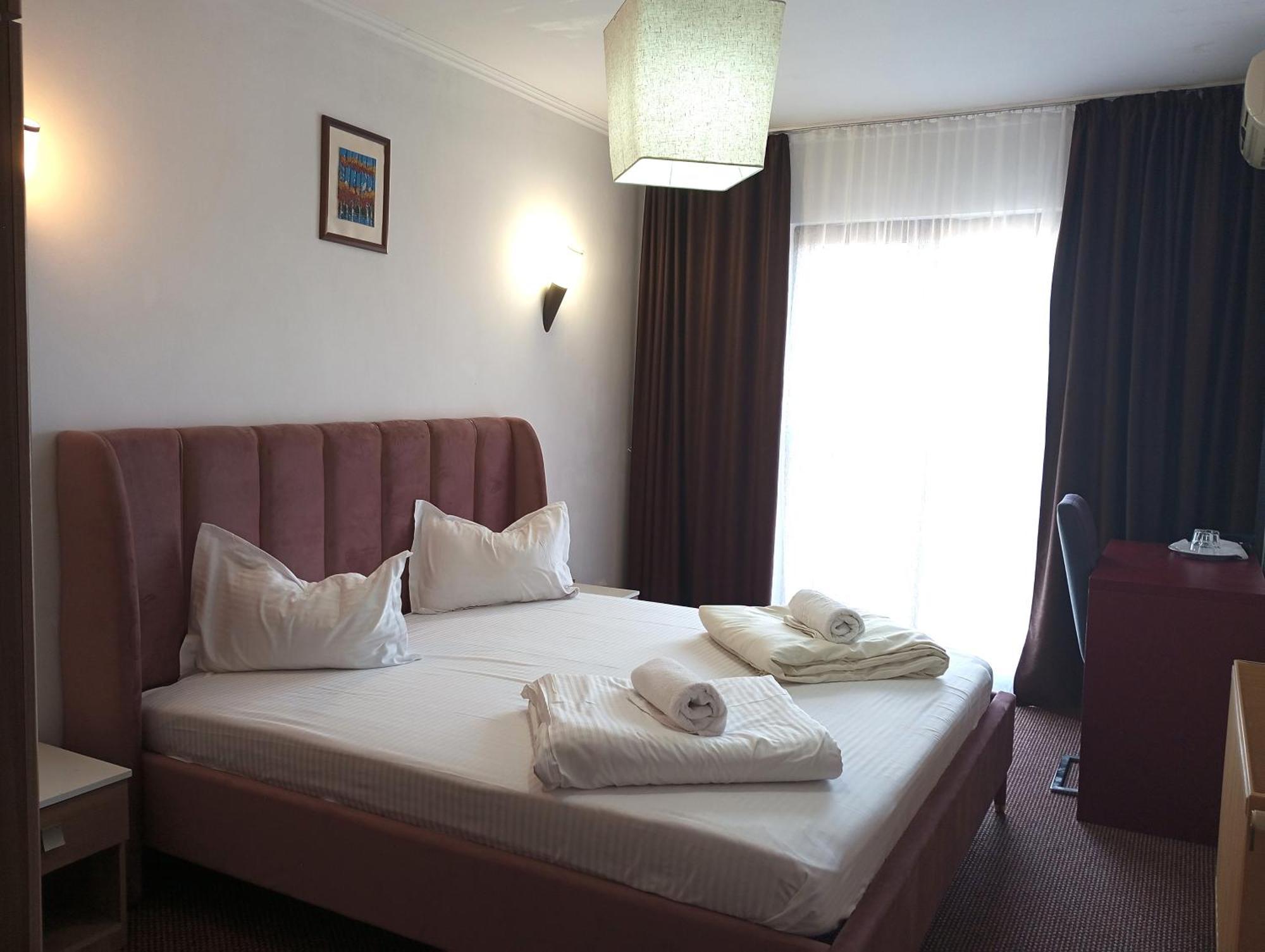 Rhc Royal Hotel Орадеа Екстериор снимка