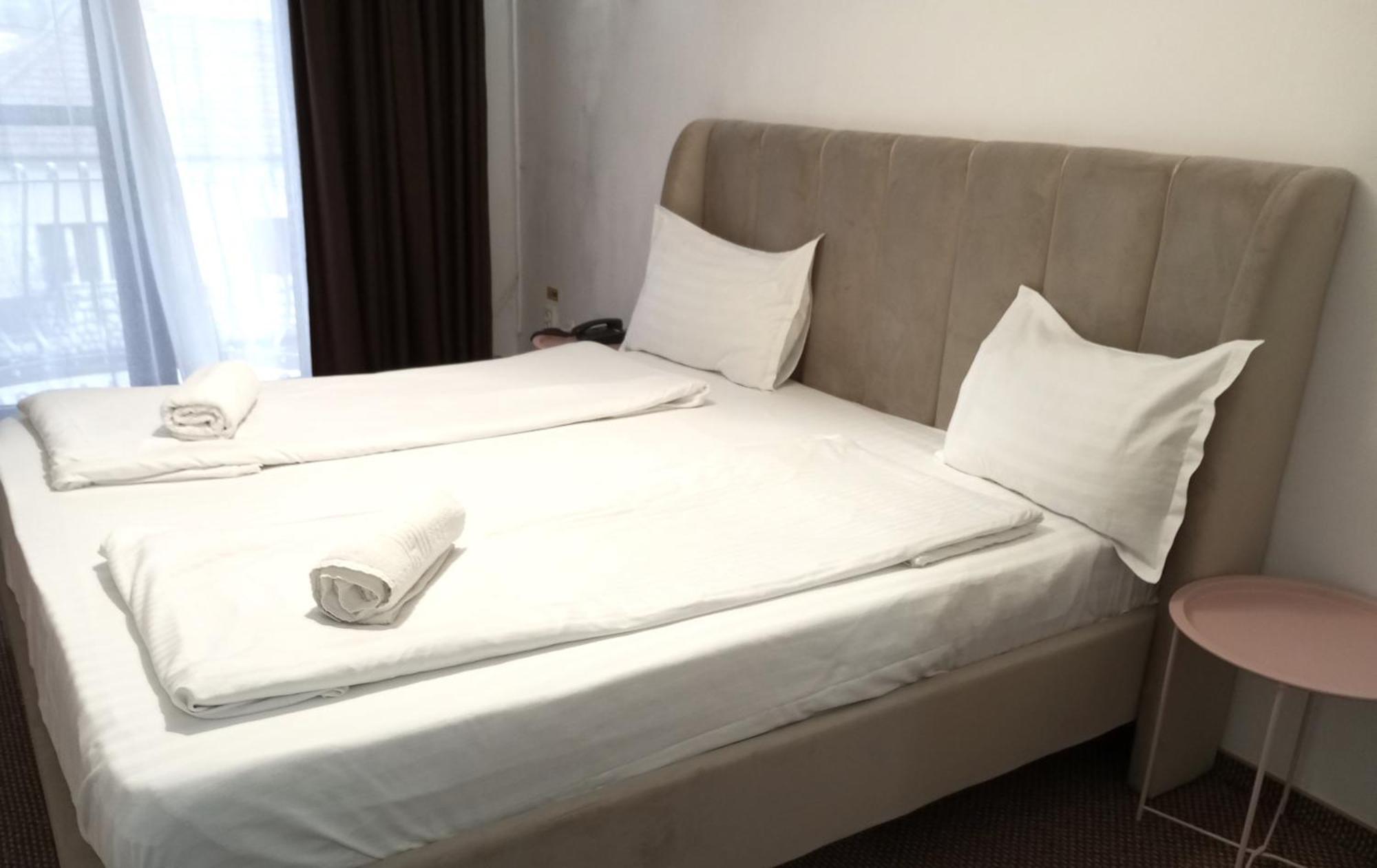 Rhc Royal Hotel Орадеа Екстериор снимка