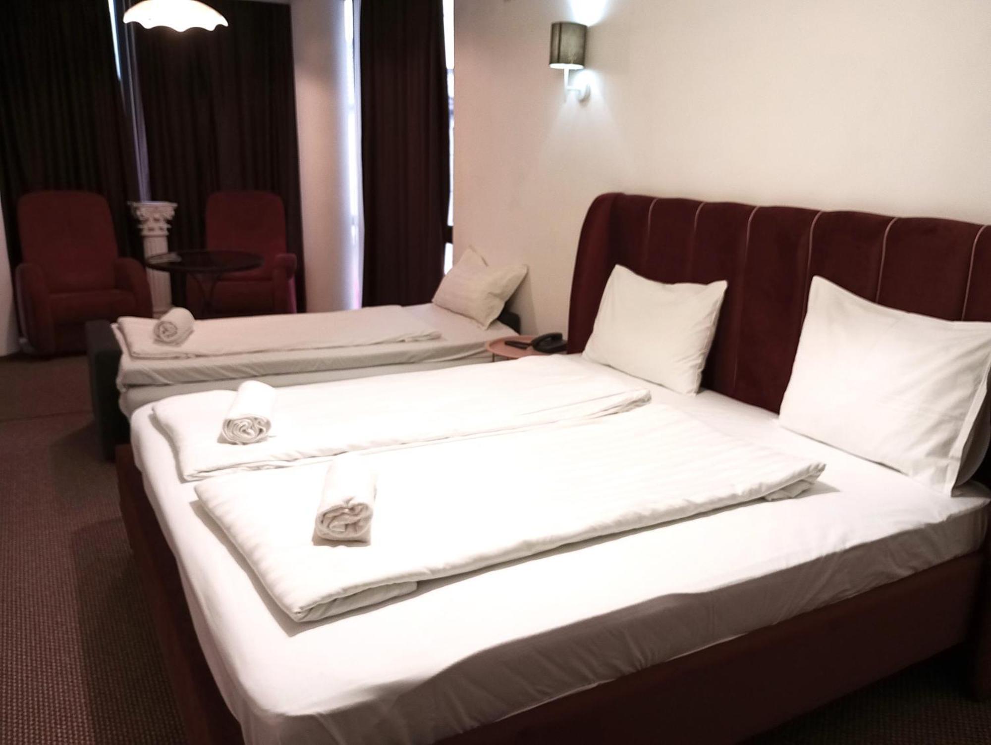 Rhc Royal Hotel Орадеа Екстериор снимка