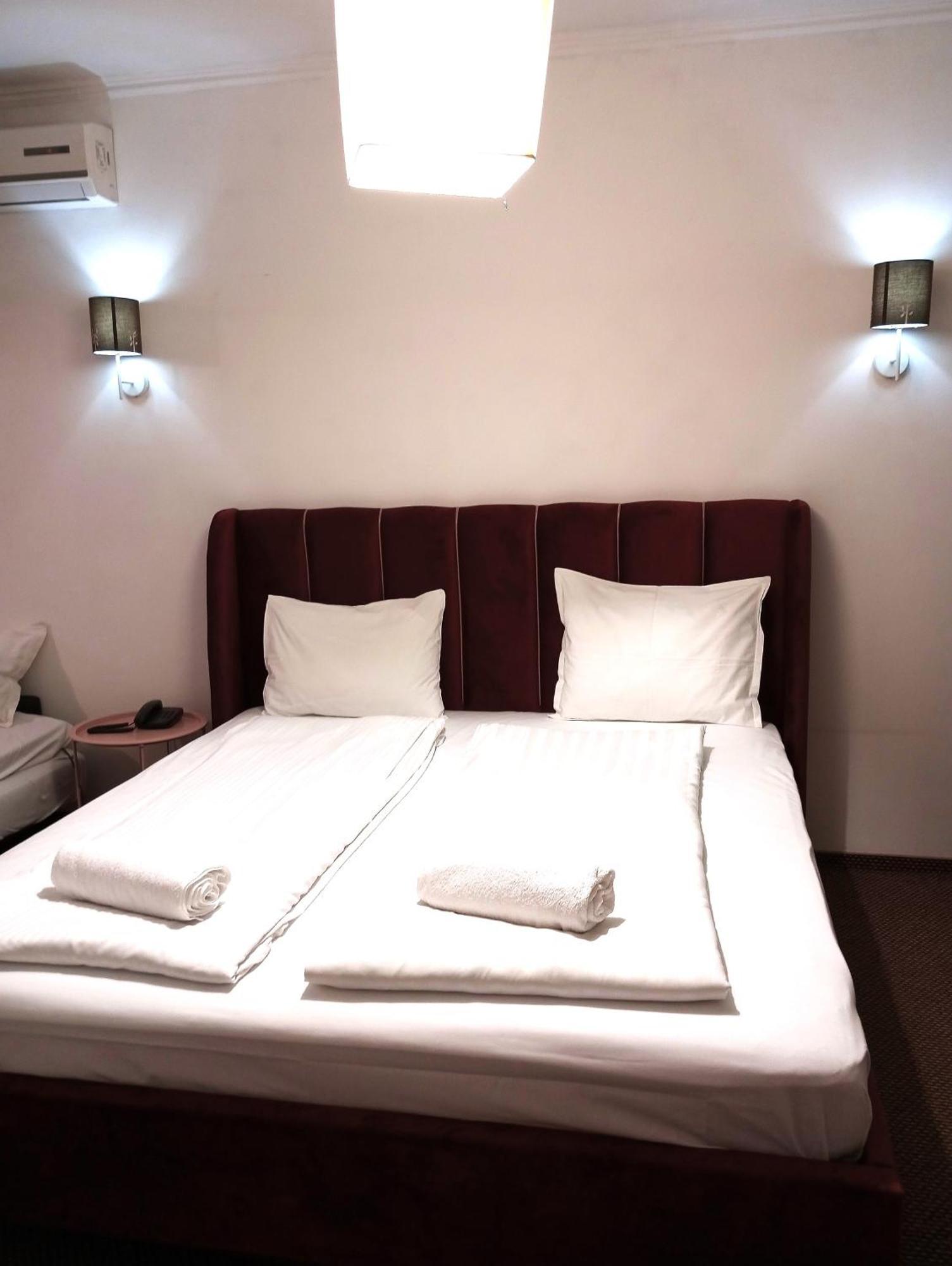 Rhc Royal Hotel Орадеа Екстериор снимка