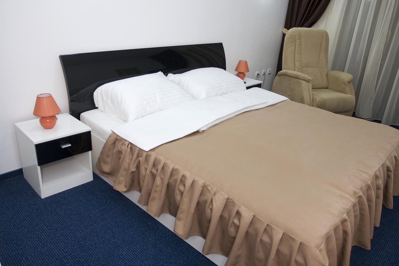 Rhc Royal Hotel Орадеа Стая снимка